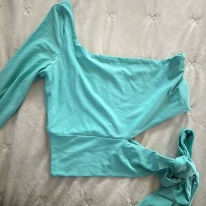 Off the shoulder long sleeve crop top